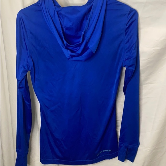Women’s Large under armor performance hooded top - Picture 5 of 6